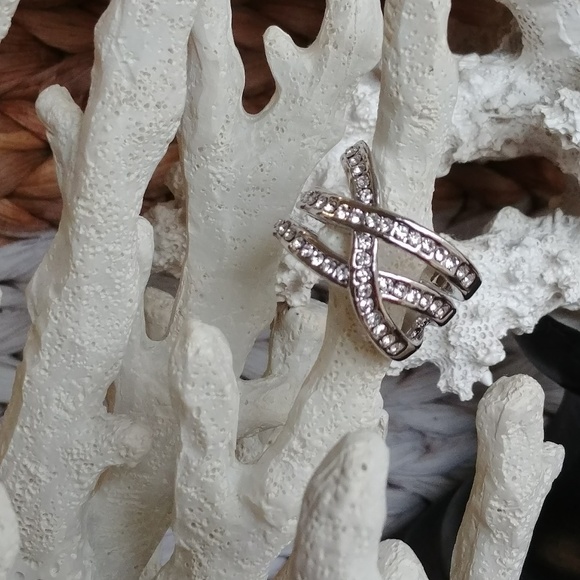 Chrystal Criss-Cross Ring - Picture 5 of 5